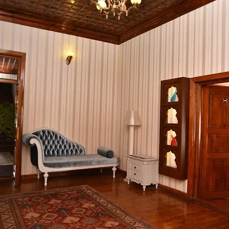 Augustus Boutique